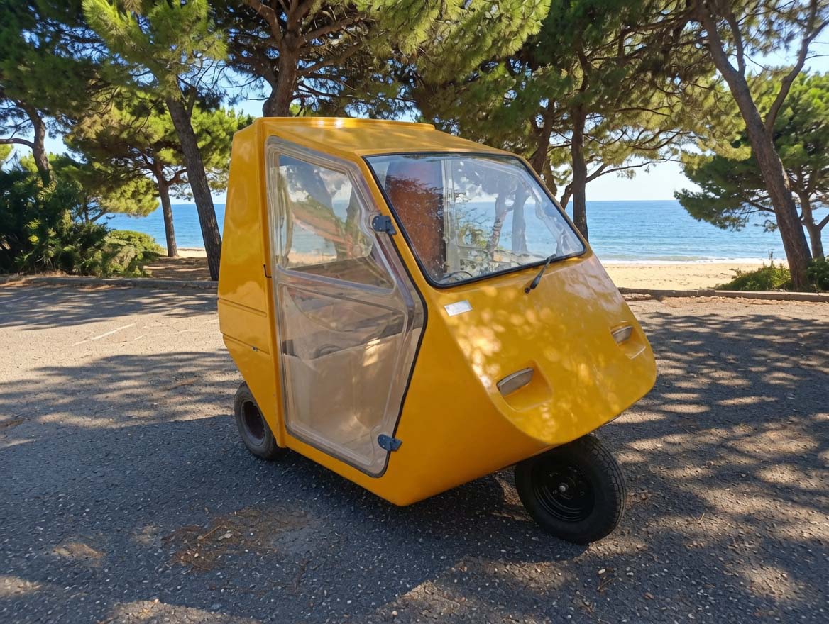 Les Classiques : Aixam Arola 1975 . Voitures sans permis en Franche Comté, Voiture sans permis Besancon, Voiture sans permis Pontarlier, Voiture sans permis Jura, Voiture sans permis Aixam, Voiture sans permis Ligier, Voiture sans permis toutes marques. Voiture sans permis occasion - ©lucasautomobiles.com