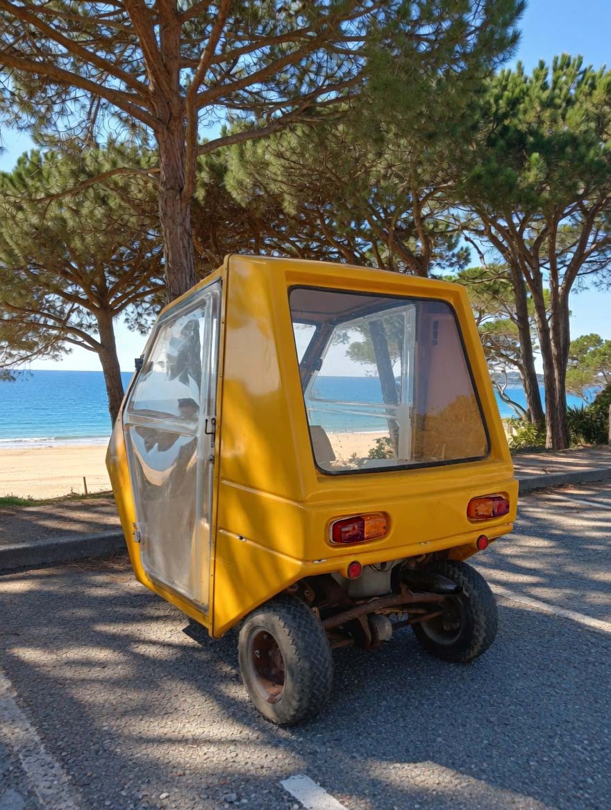 Les Classiques : Aixam Arola 1975 . Voitures sans permis en Franche Comté, Voiture sans permis Besancon, Voiture sans permis Pontarlier, Voiture sans permis Jura, Voiture sans permis Aixam, Voiture sans permis Ligier, Voiture sans permis toutes marques. Voiture sans permis occasion - ©lucasautomobiles.com